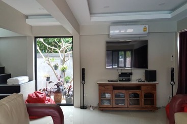 هتل Baan Hansa
