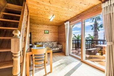 هتل Longbeach Pension