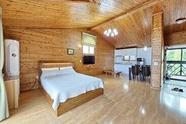 هتل Longbeach Pension