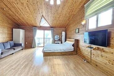 هتل Longbeach Pension
