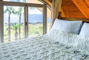 هتل Longbeach Pension