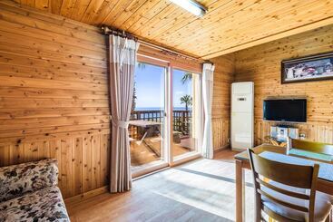 هتل Longbeach Pension
