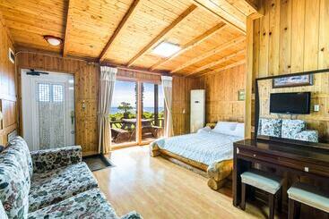 هتل Longbeach Pension