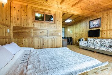 هتل Longbeach Pension