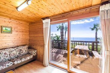 هتل Longbeach Pension
