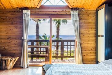 هتل Longbeach Pension