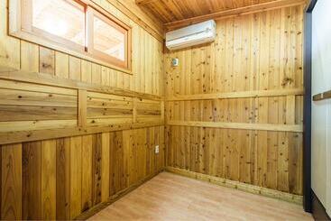 هتل Longbeach Pension