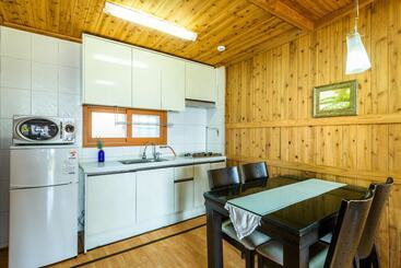 هتل Longbeach Pension
