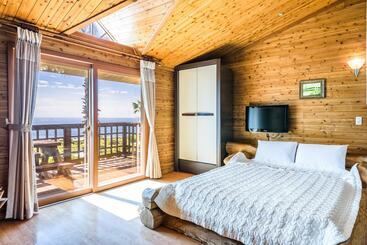 هتل Longbeach Pension