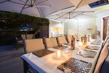 هتل The Browns Luxury Guest Suites