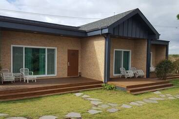 酒店 Wind Jeju Cafe & Pension