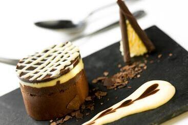 Cork S Vienna Woods Hotel & Villas