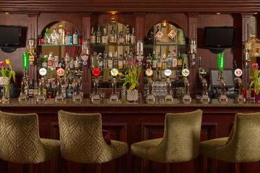 Cork S Vienna Woods Hotel & Villas