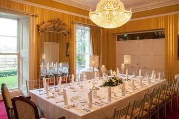 Cork S Vienna Woods Hotel & Villas