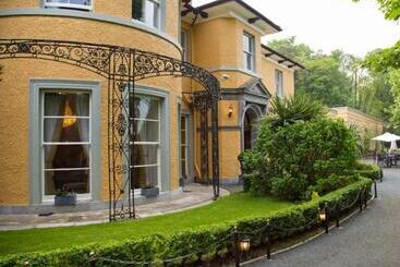 Cork S Vienna Woods Hotel & Villas