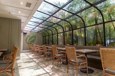 هتل Altamira Suites