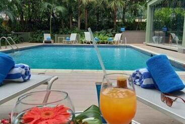 هتل Altamira Suites