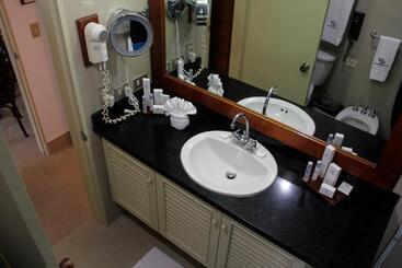 هتل Altamira Suites