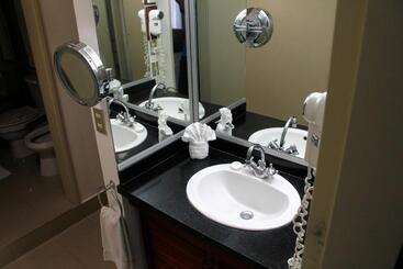 هتل Altamira Suites