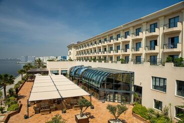 هتل Barcelo Concorde Les Berges Du Lac