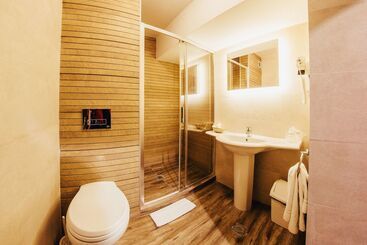 هتل Best Western Bucovina Club De Munte