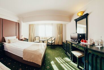 هتل Best Western Bucovina Club De Munte
