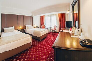 هتل Best Western Bucovina Club De Munte