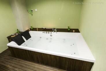 هتل Best Western Bucovina Club De Munte