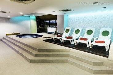 هتل Best Western Bucovina Club De Munte