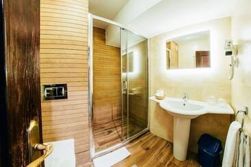 هتل Best Western Bucovina Club De Munte