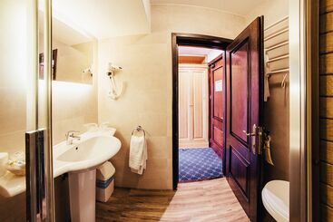هتل Best Western Bucovina Club De Munte