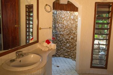 هتل Breakas Beach Resort