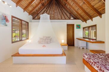 هتل Breakas Beach Resort