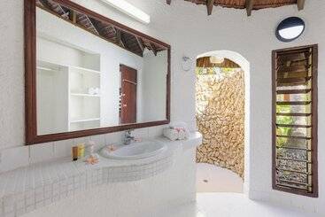 هتل Breakas Beach Resort