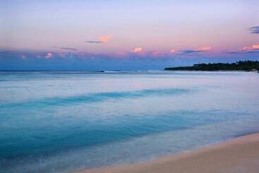 هتل Breakas Beach Resort
