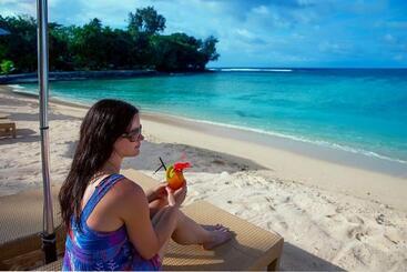 هتل Breakas Beach Resort