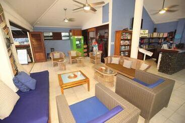 هتل Breakas Beach Resort