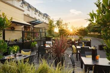 هتل Castleknock