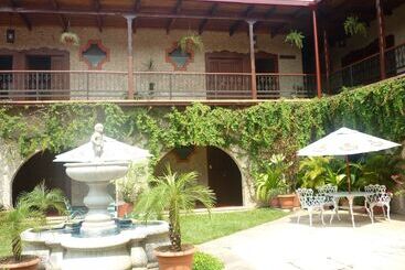 هتل Del Patio