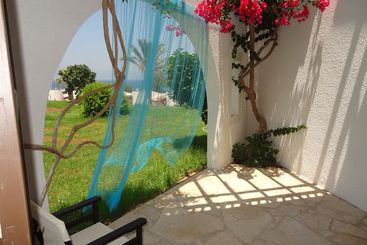 هتل Latchi Family Resort