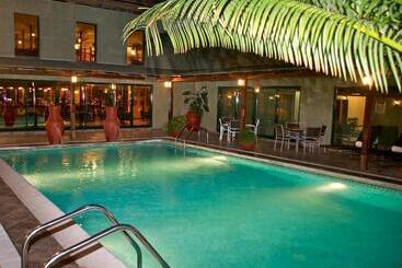 هتل Harbour View Suites