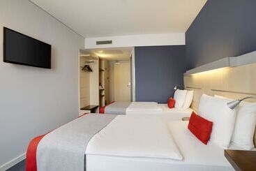 هتل Holiday Inn Express Frankfurt Messe, An Ihg