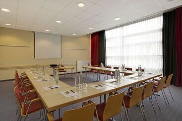 هتل Holiday Inn Express Frankfurt Messe, An Ihg