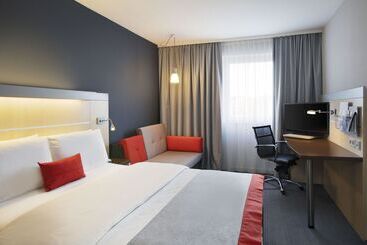 هتل Holiday Inn Express Frankfurt Messe, An Ihg