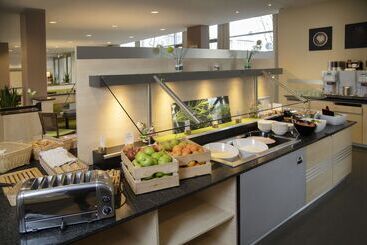 هتل Holiday Inn Express Frankfurt Messe, An Ihg