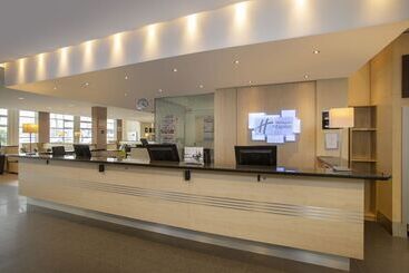 هتل Holiday Inn Express Frankfurt Messe, An Ihg