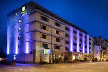 هتل Holiday Inn Express Frankfurt Messe, An Ihg