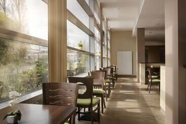 هتل Holiday Inn Express Frankfurt Messe, An Ihg