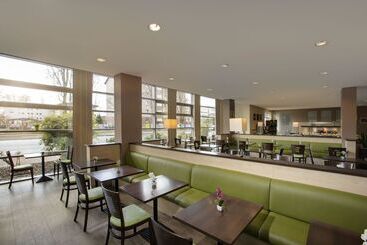 هتل Holiday Inn Express Frankfurt Messe, An Ihg