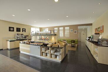 هتل Holiday Inn Express Frankfurt Messe, An Ihg